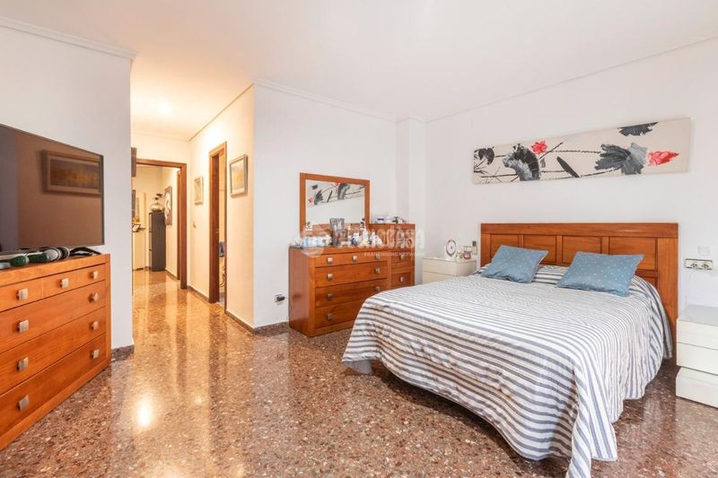 Foto f69f09b9-40d1-4cc6-9b95-37ab58d6f9ca. Casa amb aparcament a Torrefiel Valencia
