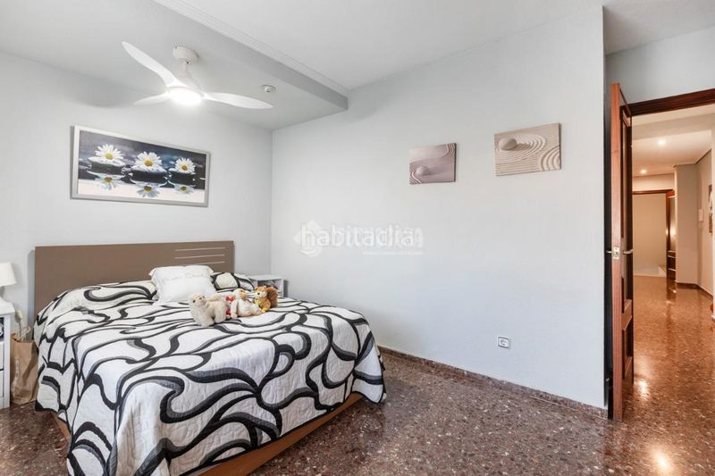 Foto ffd40a15-1bfd-4d06-b6b8-017a8ce23f42. Casa amb aparcament a Torrefiel Valencia