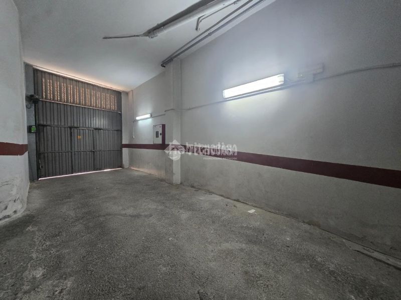 Foto 0f796dd9-fa43-4b6e-8c37-5b2f3a4fbdd2. Aparcament cotxe a Tavernes Blanques