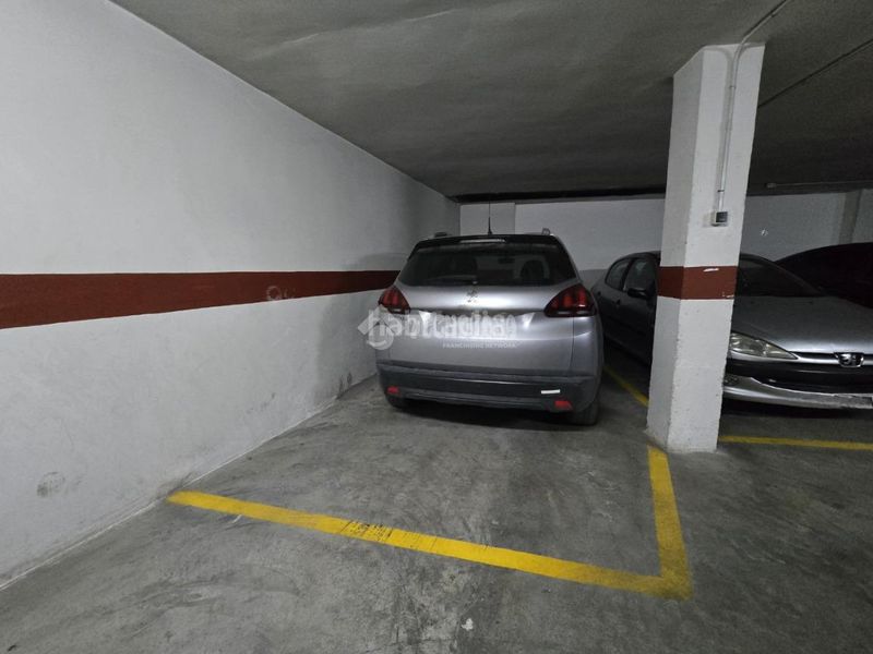 Foto 4f11b8a9-a91b-4dc8-97bd-2c2481b8733f. Aparcament cotxe a Tavernes Blanques