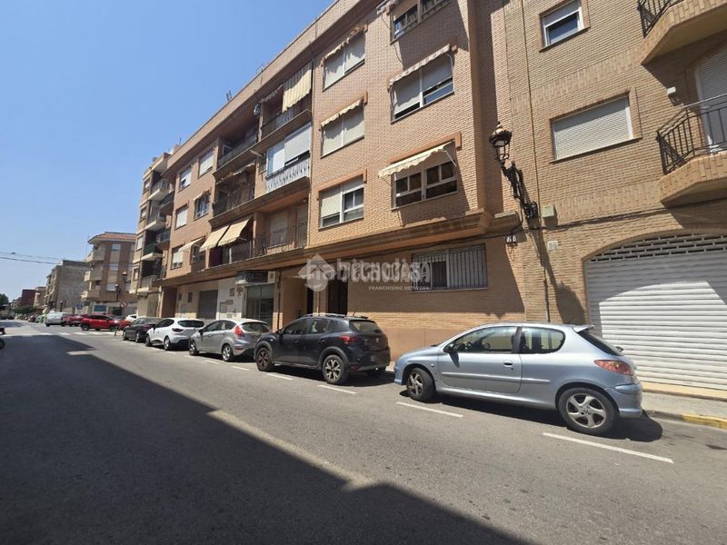 Foto c9a8ee3e-1247-470d-92ea-3593b325b718. Aparcament cotxe a Tavernes Blanques