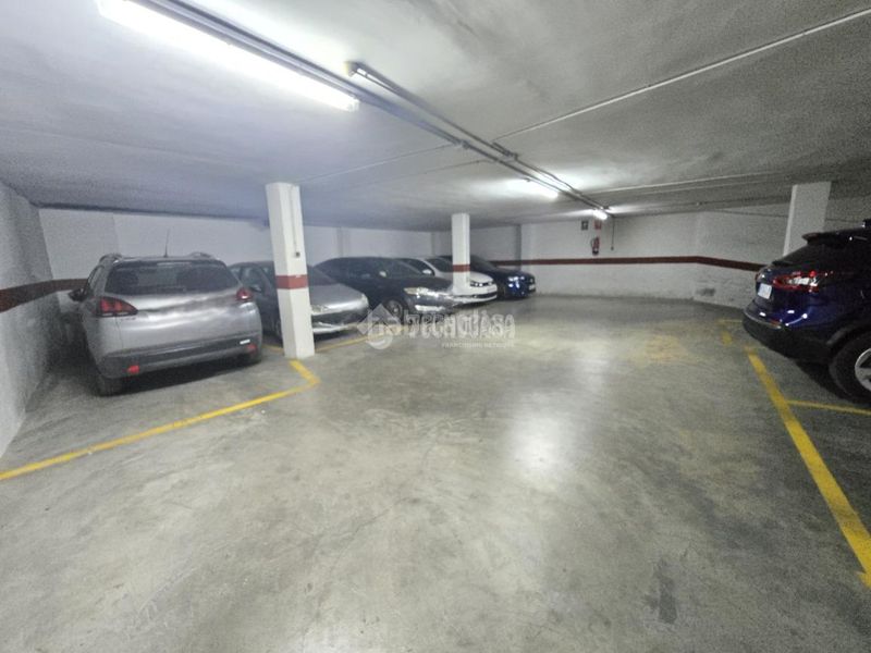 Foto d05079ad-3537-4fe3-84cf-367ff86d5907. Aparcament cotxe a Tavernes Blanques