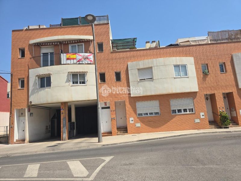 Foto ec6f0486-ef19-42ce-8fa4-cfb71c634173. Aparcament cotxe a Tavernes Blanques