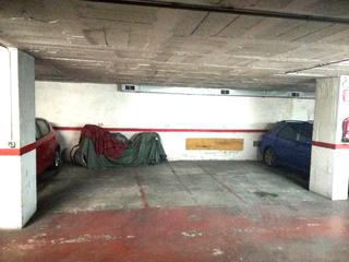 Aparcament cotxe a Passeig Maragall. Se venden 3 plazasa de parking calle montflorit