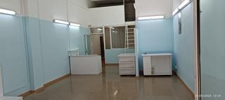 Business premise in Diagonal-Colomeres. Local en venta, amplio y con techos muy altos,