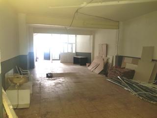 Business premise in Centre-Estació. Se vende local de 140 metros a pie de calle zona centro