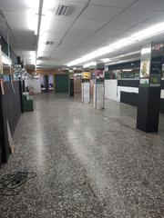 Business premise in Passeig Maragall. Local en venta en el centro.