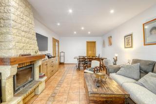 Casa adossada a Far d´Empordà (El). Calidez y tranquilidad es lo que ofrece esta amplia vivienda.