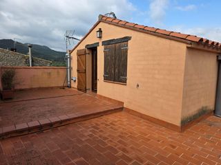 Reihenhaus in Darnius. Casa adosada de 3 habitaciones en venta en darnius