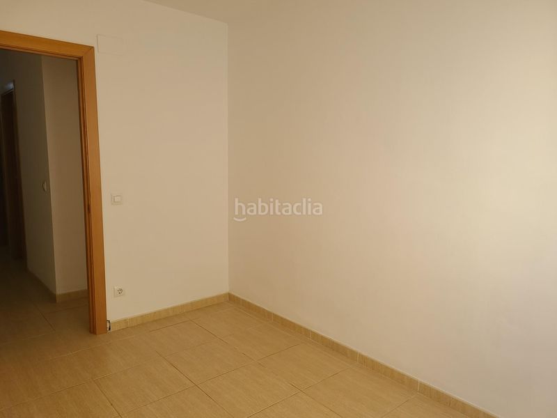 Foto 4824ca33-fe06-4b52-9f56-434dfad4c7cf. Pis amb calefacció aparcament a Creu de la Mà Figueres