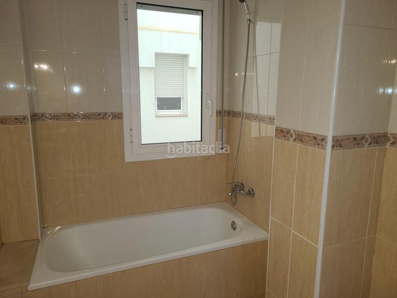 Foto 5cf34f6e-6923-4fd7-a297-4255557d33ff. Pis amb calefacció aparcament a Creu de la Mà Figueres