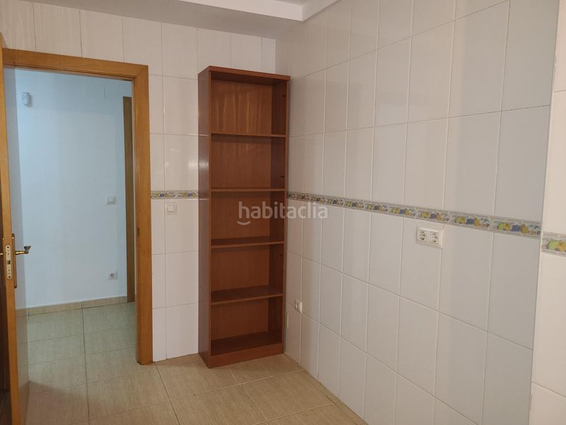 Foto 6651ea64-1d4a-4d2b-8f1a-aa8e9aba4a27. Pis amb calefacció aparcament a Creu de la Mà Figueres