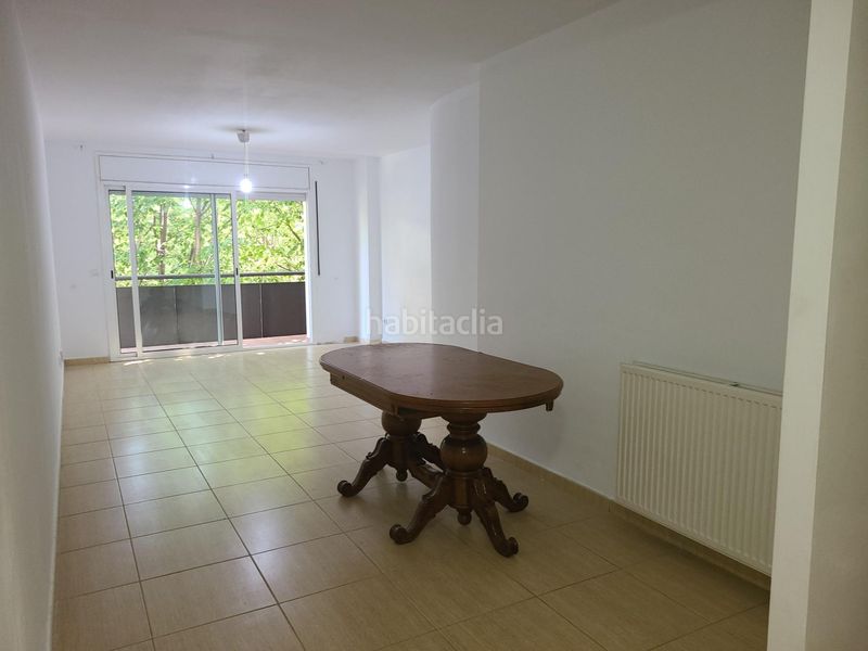 Foto 7bd0f9f5-f6f4-493b-9f89-cacca434fd7c. Pis amb calefacció aparcament a Creu de la Mà Figueres