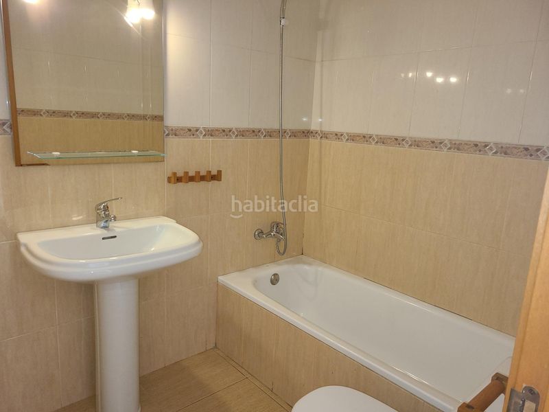 Foto 8a2c9f07-eb9c-4b92-8af6-bf91e92a0f02. Pis amb calefacció aparcament a Creu de la Mà Figueres