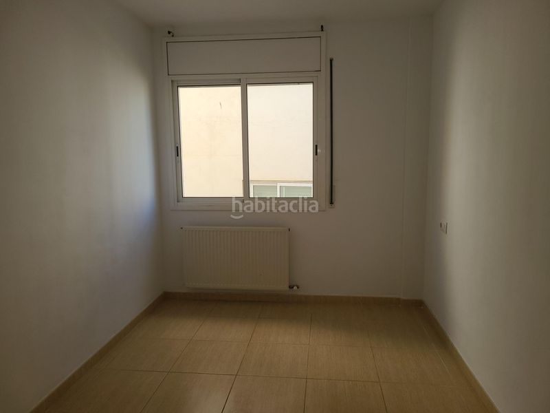 Foto d872f42b-69c8-465f-93cd-3c6c2c67680f. Pis amb calefacció aparcament a Creu de la Mà Figueres