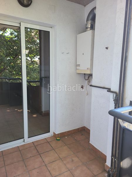 Foto e3670c7f-3670-4b65-a158-b011c92908d8. Pis amb calefacció aparcament a Creu de la Mà Figueres