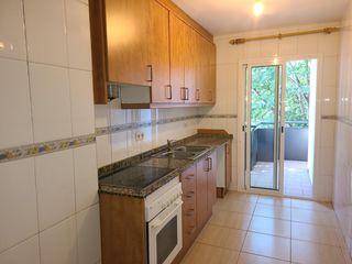 Pis a Creu de la Mà. Piso de 3 habitaciones, 2 baños y parking con terraza a la carre