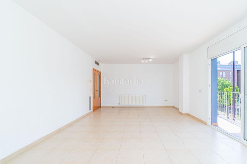 Foto 558ca379-f8e8-4456-bd57-e32b15927d60. Pis amb aparcament a Eixample-Horta Capallera Figueres