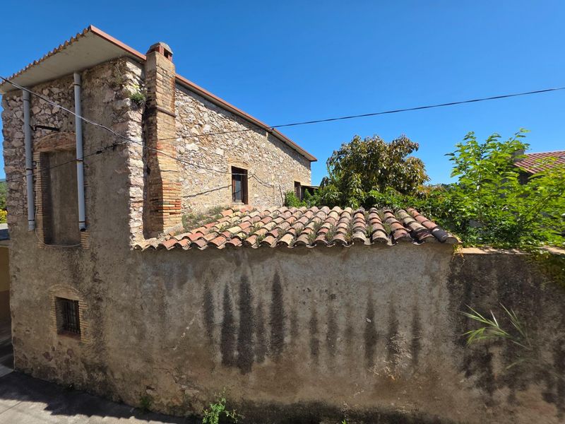 Foto 0b70f2fa-2d4d-404b-b111-1f38cad0b086. Casa adossada amb calefacció aparcament a Darnius