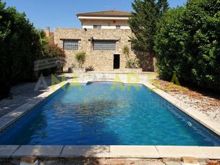 Casa a Llers. Espectacular casa de piedra con piscina