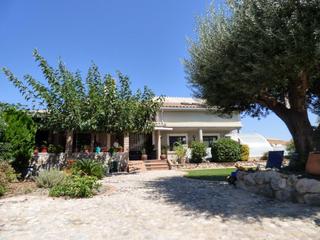Casa a Vilafant. Casa unifamiliar con piscina en venta en vilafant