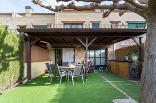 Maison jumele dans Torroella de Fluvi. Casa con jardn privado en torroella de fluvi