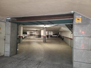 Aparcament cotxe a Centre. Garaje en venta en avenida salvador dalí, figueres