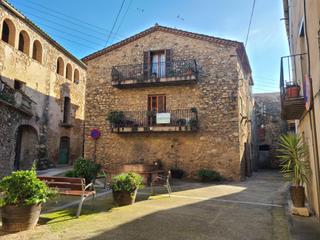 Casa a Peralada. Casa de pueblo en venta en peralada
