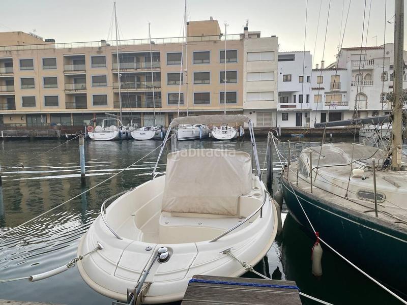 Foto 4d3be1f2-ce55-4bd2-a291-0da92987bd9a. Piso apartamento con vistas al canal, garaje , amarre 8x4 y barco incluido!! en Empuriabrava
