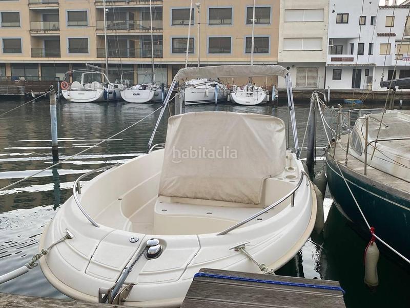 Foto 5722154a-625e-4992-b036-95ba0089660e. Piso apartamento con vistas al canal, garaje , amarre 8x4 y barco incluido!! en Empuriabrava