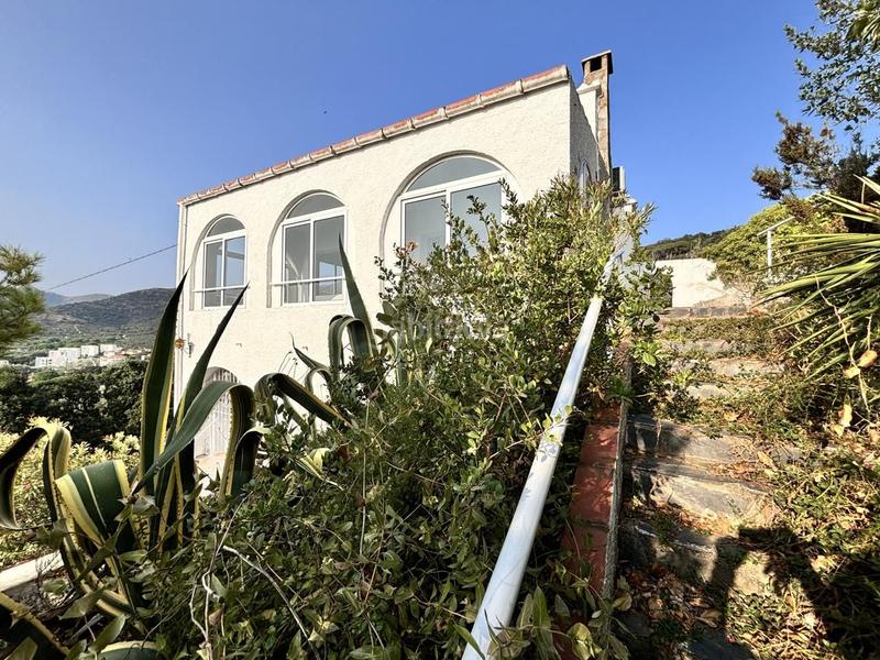 Foto e7c849a2-f3ac-4f01-b3d9-a94c77b92915. Chalet casa reformada con magníficas vistas en plena naturaleza un lugar único para vivir! en Roses