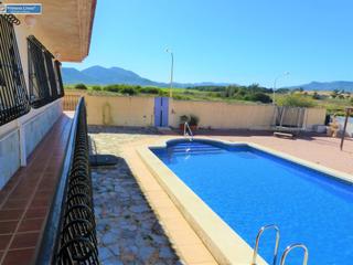 Chalet en Islas Menores-Mar de Cristal. Venta de chalet de 816 m2 de parcela y piscina en mar de cristal