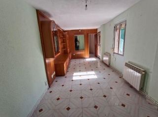 Appartement à Centro. Amplio piso en torrejon de ardoz  oportunidad para reformar