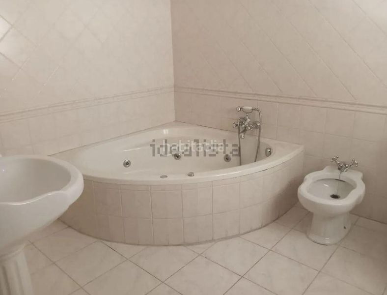 Foto a12b96c3-8256-4584-b102-5e420d498b85. Xalet amb aparcament a Loeches