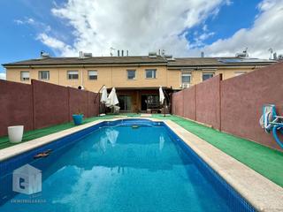 Casa adossada a Las Castañeras - Bulevar. Chalet adosado bulevar