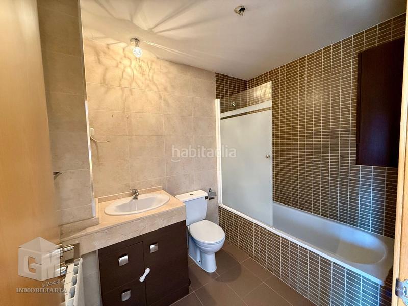 Foto 13ac2a2b-babd-40a1-8394-92023d4d4a98. Casa adossada amb calefacció aparcament a Sur - PAU 4 Móstoles