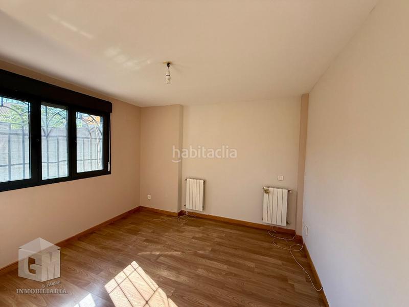 Foto b5521c1b-3527-46dd-a570-337edbca2067. Casa adossada amb calefacció aparcament a Sur - PAU 4 Móstoles