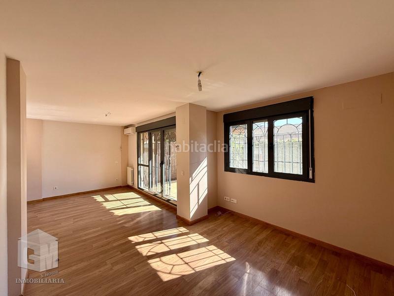 Foto bd980047-3336-4ab8-b3ea-07007155c702. Casa adossada amb calefacció aparcament a Sur - PAU 4 Móstoles