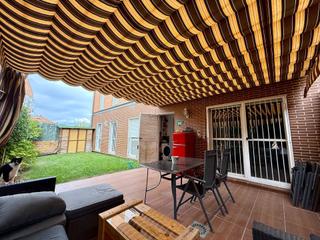 Location Appartement à Urbanización El Mediterráneo. Bajo con jardin zarzalejo