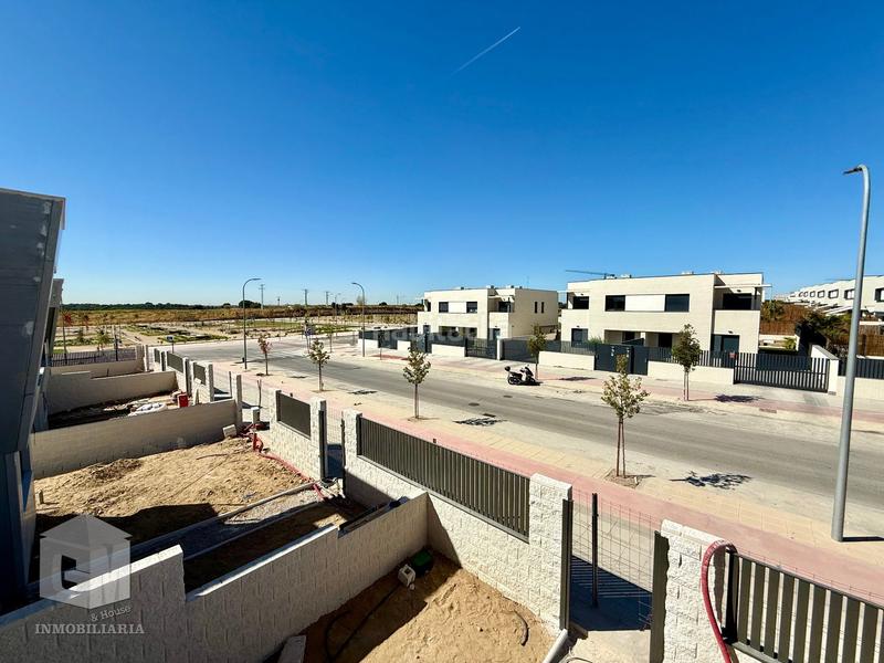 Foto 671db2f3-3a3c-46a2-b9a9-bfd4b94f9415. Casa con riscaldamento parcheggio piscina in El Bosque Villaviciosa de Odón