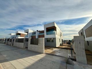 Maison à El Bosque. Chalet pareado monte de la villa