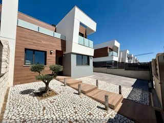 Casa adossada a El Bosque. Cesion contrato lago de las hadas ii