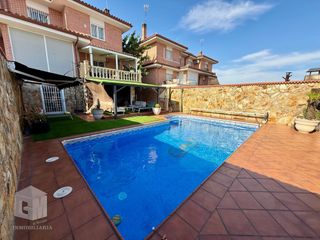 Casa a schiera in Zona El Caño. Chalet pareado castañeras