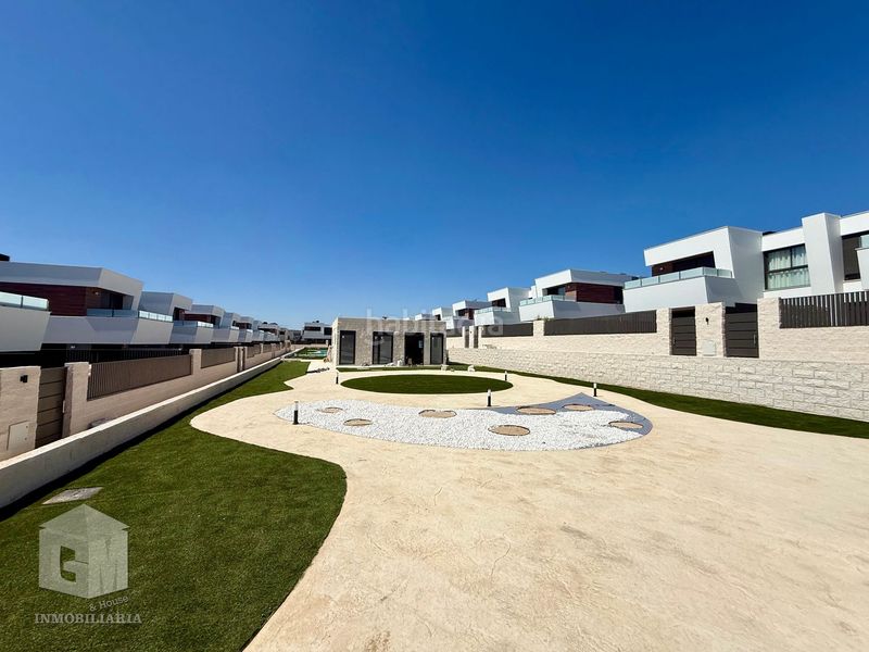 Foto 0ded0643-d761-486d-ba21-9f9ade55cece. Casa adossada amb calefacció aparcament piscina a Villaviciosa de Odón