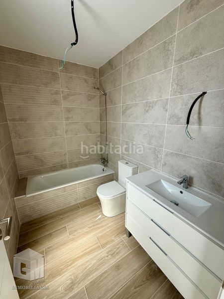 Foto 340c2f27-f33b-48fe-8f76-c2a3764a0946. Casa adossada amb calefacció aparcament piscina a Villaviciosa de Odón