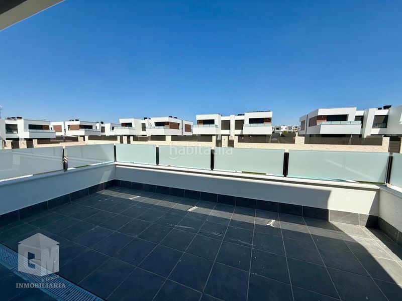 Foto 48b98fae-66ed-47d3-b392-b5a33dfafda0. Casa adossada amb calefacció aparcament piscina a Villaviciosa de Odón