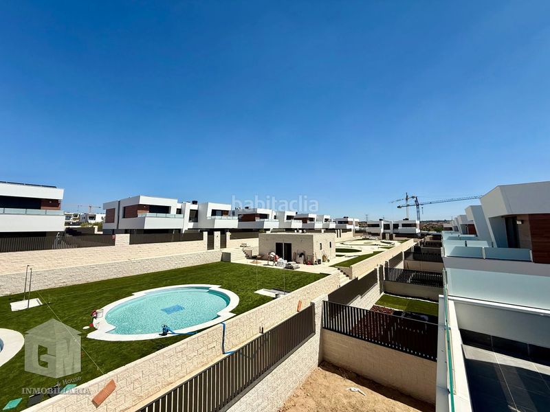 Foto 551b3f2d-2404-447e-a2fa-8a45c1054b70. Casa adossada amb calefacció aparcament piscina a Villaviciosa de Odón