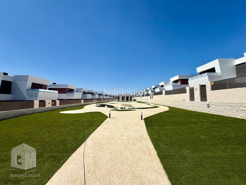 Foto 96ee2480-e208-4088-b8e7-dd9e63e99a0f. Casa adossada amb calefacció aparcament piscina a Villaviciosa de Odón