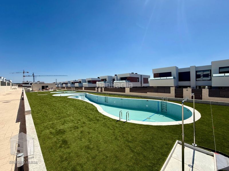 Foto a36683dc-403d-4052-b4e1-319a043215c8. Casa adossada amb calefacció aparcament piscina a Villaviciosa de Odón