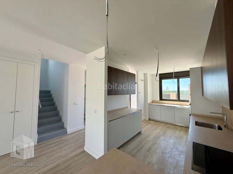 Foto ad78bb83-b2e9-46ba-aa93-95226e2d1099. Casa adossada amb calefacció aparcament piscina a Villaviciosa de Odón
